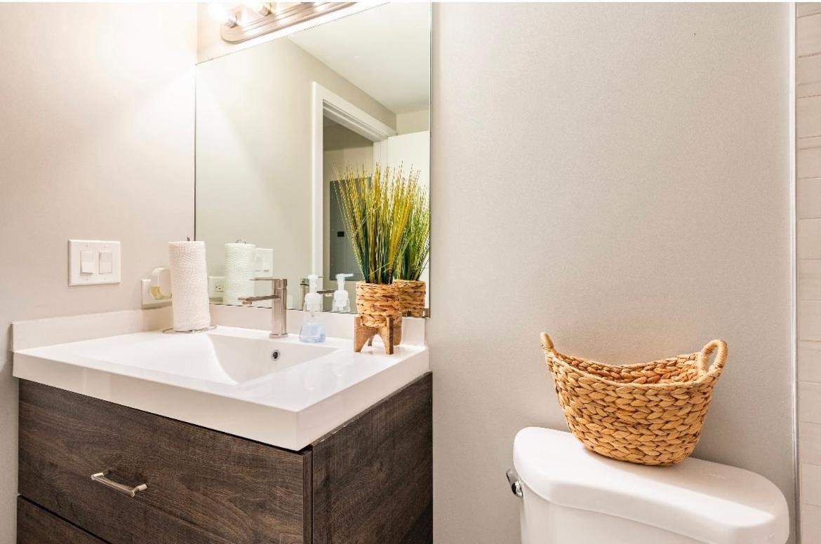 Cozy 2 Brm Apartment Mins Away From United Center Chicago Zewnętrze zdjęcie