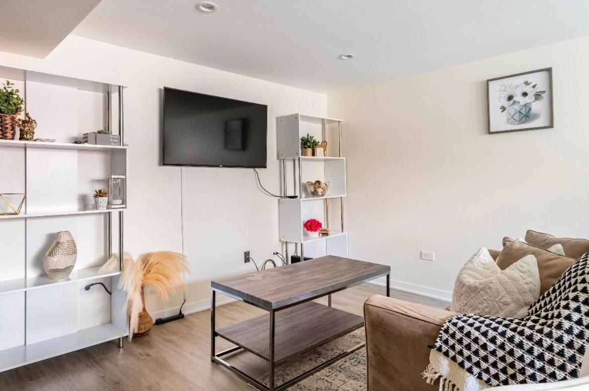 Cozy 2 Brm Apartment Mins Away From United Center Chicago Zewnętrze zdjęcie