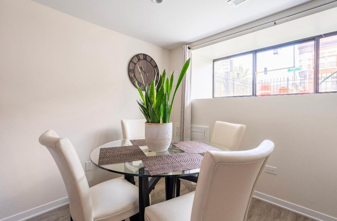 Cozy 2 Brm Apartment Mins Away From United Center Chicago Zewnętrze zdjęcie